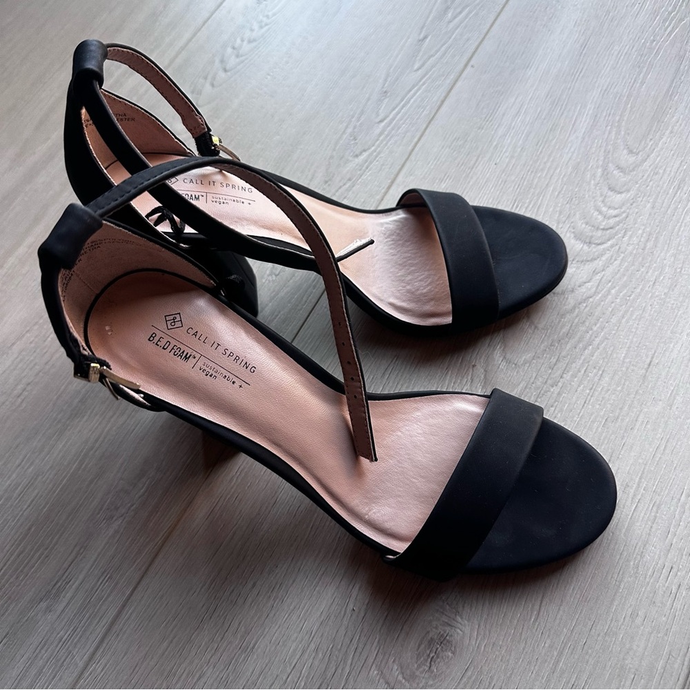 Call It Spring Black Women's Strappy Chunky Heels Tie Around the Ankle 8.5